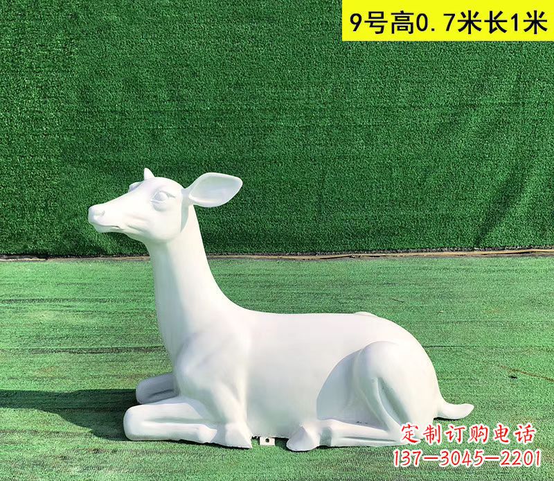 商丘玻璃钢白色小鹿雕塑公园动物摆件