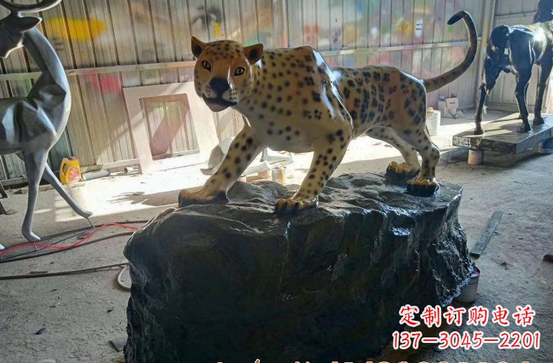 商丘玻璃钢豹子雕塑 (2)