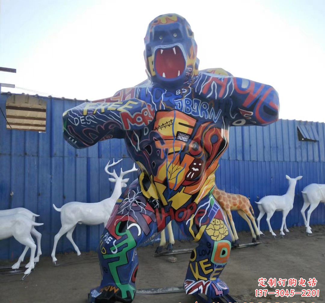 商丘玻璃钢彩绘大猩猩雕塑