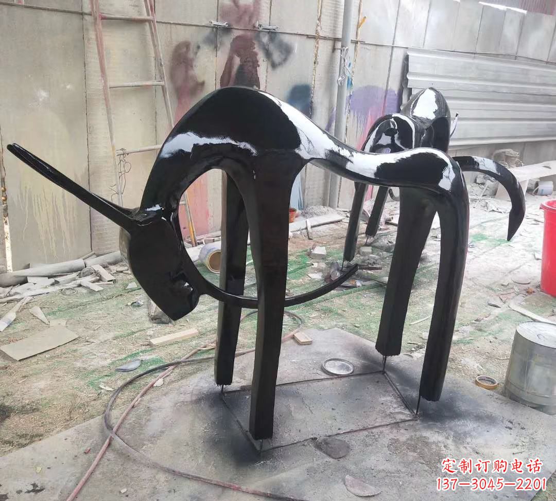 商丘玻璃钢制作的鹿雕塑——装点你的庭院