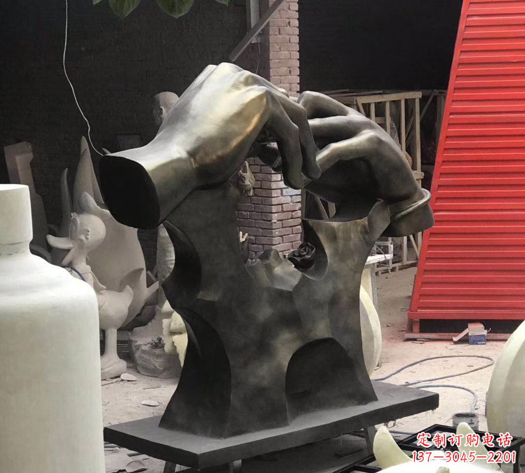 商丘玻璃钢仿铜戒指雕塑浪漫情感的象征