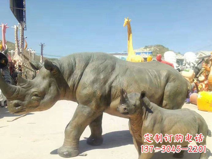 商丘玻璃钢制犀牛雕塑——精美外形、质感出众
