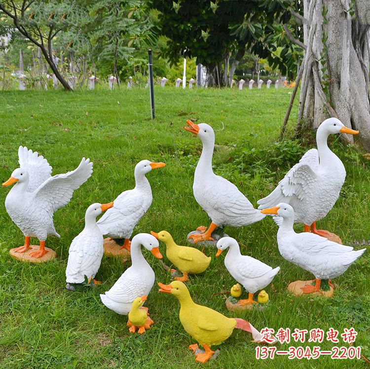 商丘玻璃钢仿真鸭子雕塑-庭院农家院仿真家禽动物雕塑摆件