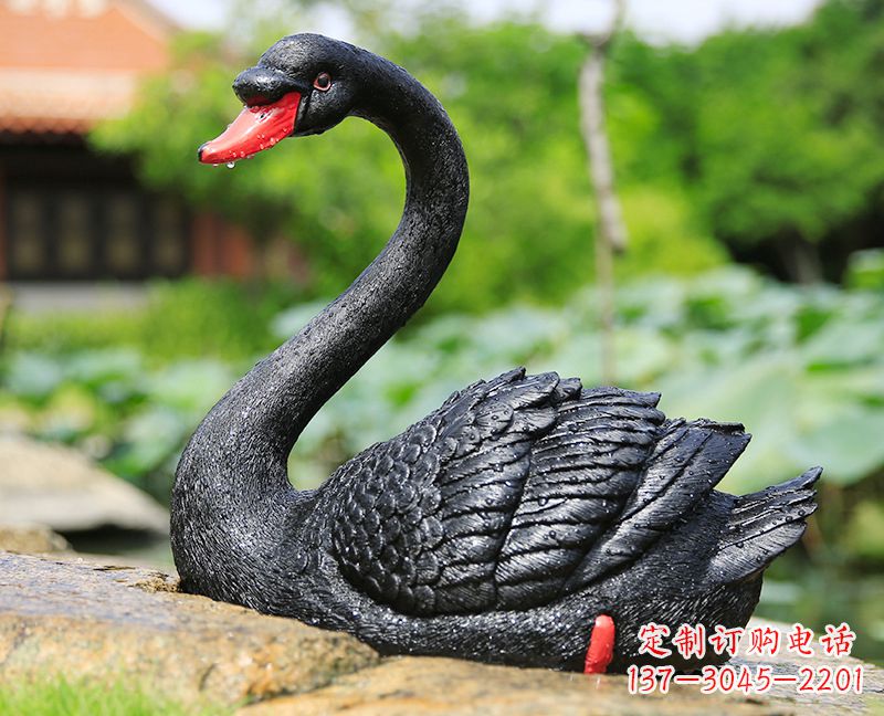 商丘玻璃钢雕刻的黑色天鹅——美丽宁静的公园园林摆件