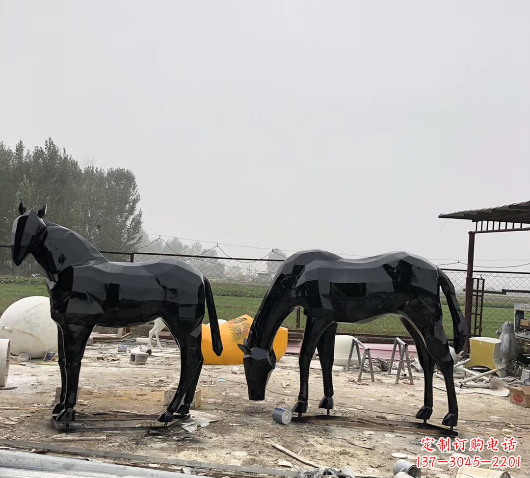 商丘玻璃钢几何吃草马雕塑公园动物玻璃钢马雕塑 (4)