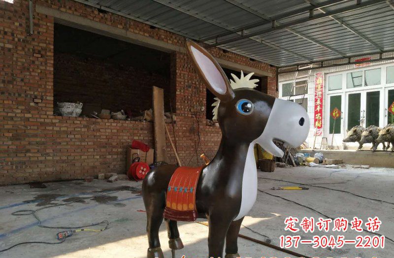 商丘玻璃钢毛驴雕塑一种抒情的艺术形式