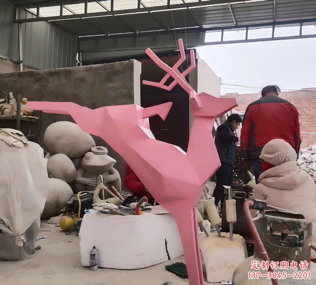 商丘不锈钢彩绘小鹿雕塑艺术与美感的完美结合