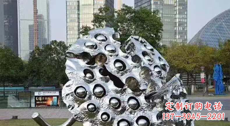 商丘不锈钢城市的莲蓬雕塑