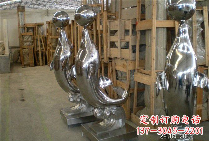 商丘不锈钢海豚顶球雕塑