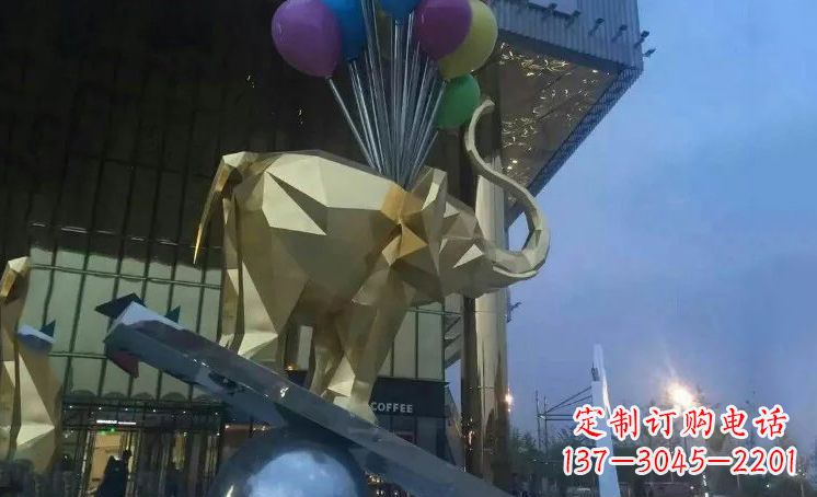 商丘大象踩高跷——点缀城市景观