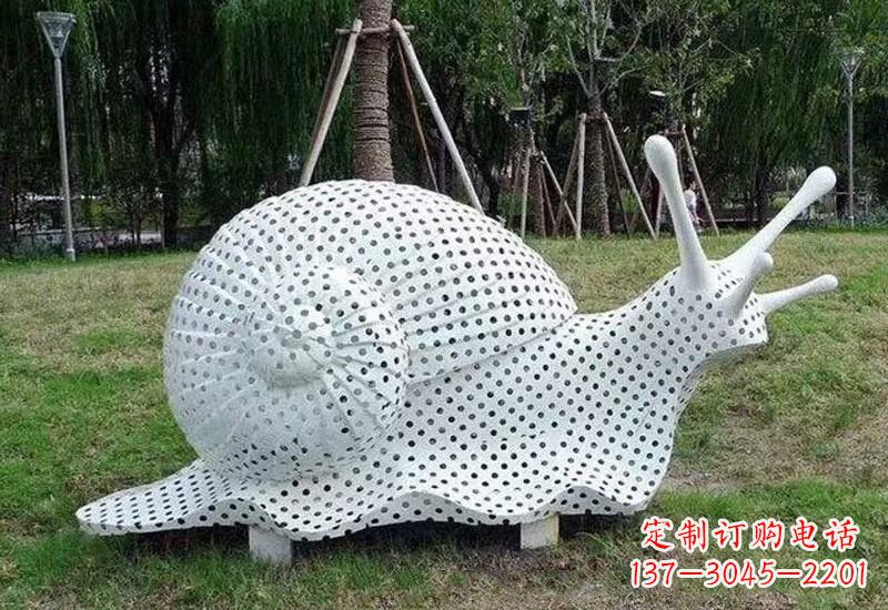 商丘不锈钢公园里的蜗牛雕塑