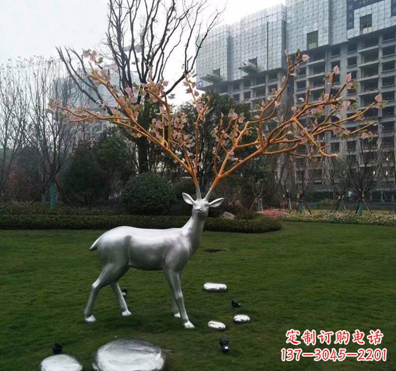 商丘不锈钢公园的梅花鹿雕塑