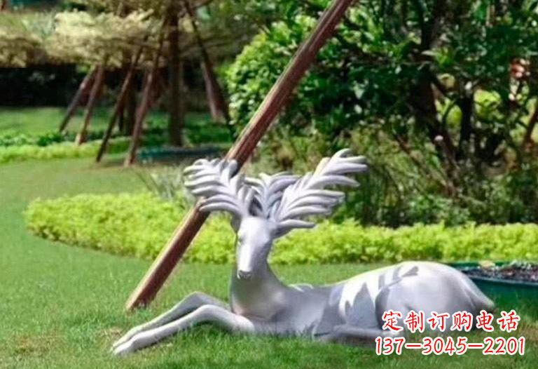 商丘不锈钢公园大角鹿雕塑精致而美丽