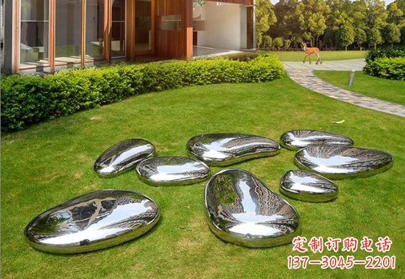 商丘不锈钢公园的鹅卵石雕塑