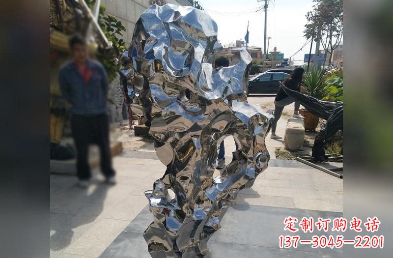 商丘太湖石雕塑——点缀不锈钢公园