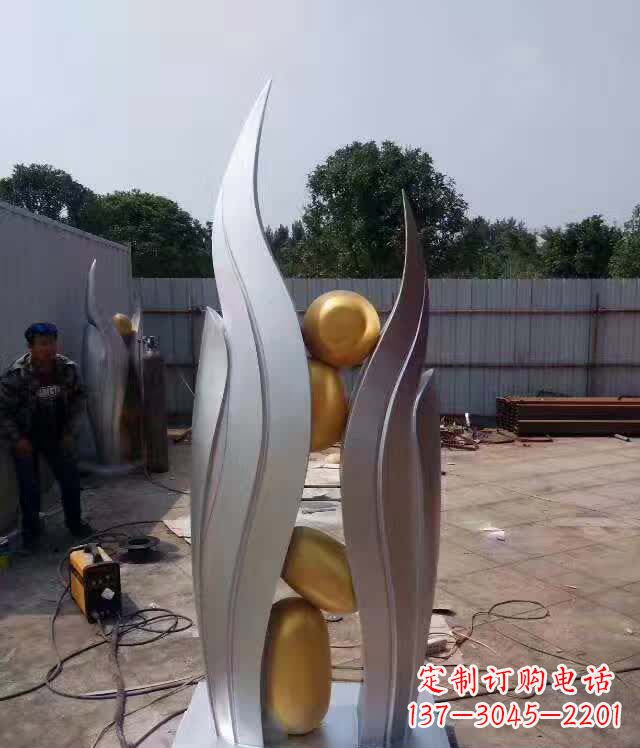 商丘不锈钢广场翅膀雕塑象征着自由之翼