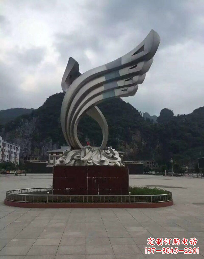 商丘翅膀雕塑——环绕不锈钢广场的精美艺术品