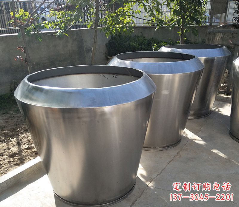 商丘不锈钢花盆雕塑给你的家园增添一份独特的美