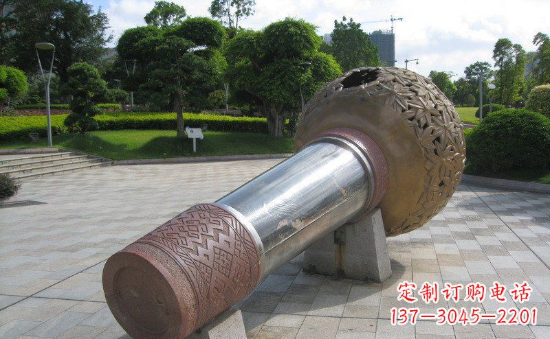 商丘“铸就记忆的不锈钢话筒雕塑”