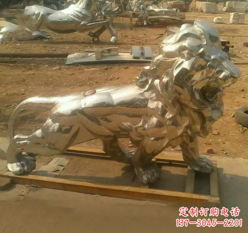 商丘不锈钢狮子雕塑给空间增添生机