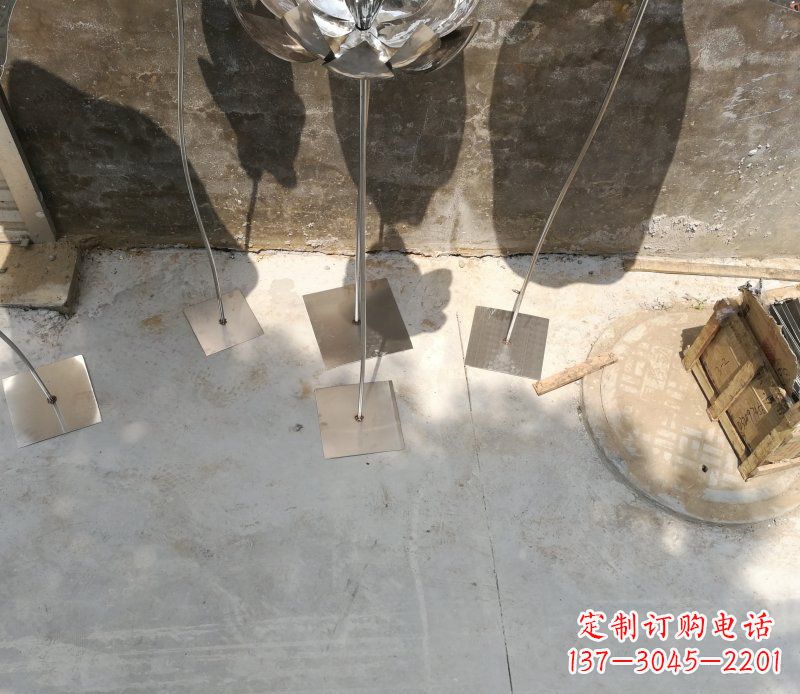 商丘不锈钢荷叶雕塑给大厅带来精致优雅