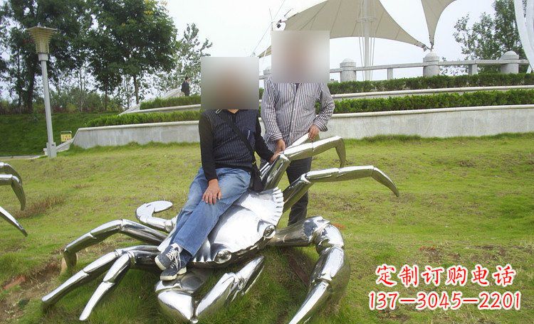 商丘不锈钢螃蟹雕塑艺术美化公园环境