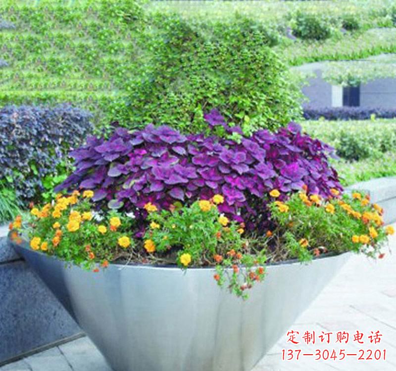 商丘不锈钢花盆雕塑艺术之美