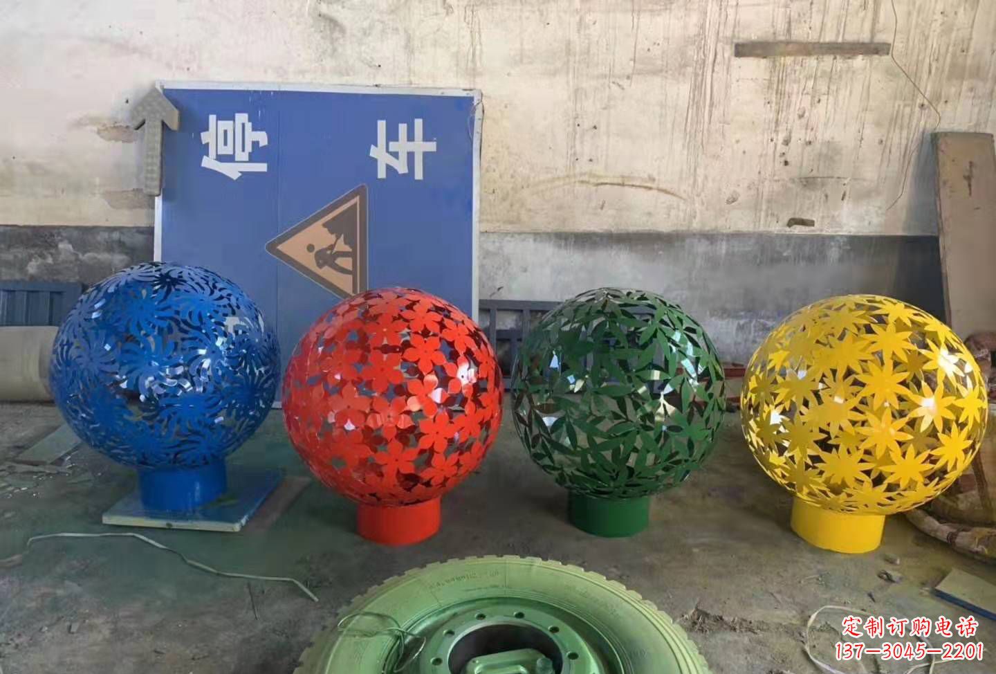 商丘灵动树叶镂空球雕塑景观