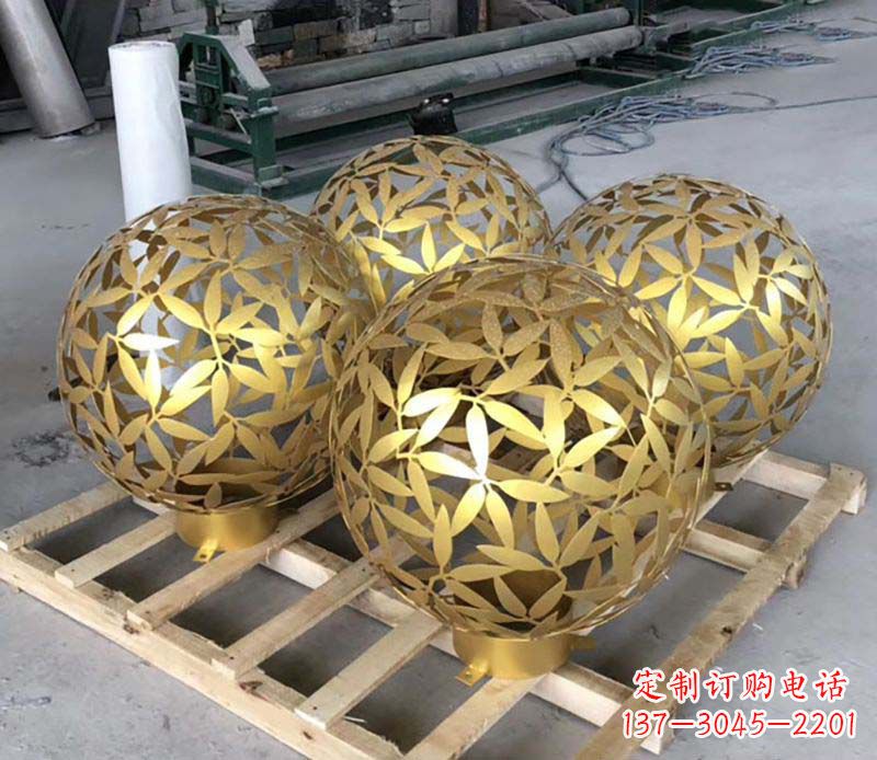 商丘不锈钢树叶镂空球的美妙景观