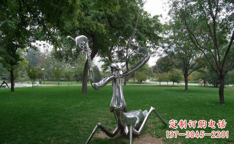 商丘不锈钢螳螂古朴雅致的雕塑