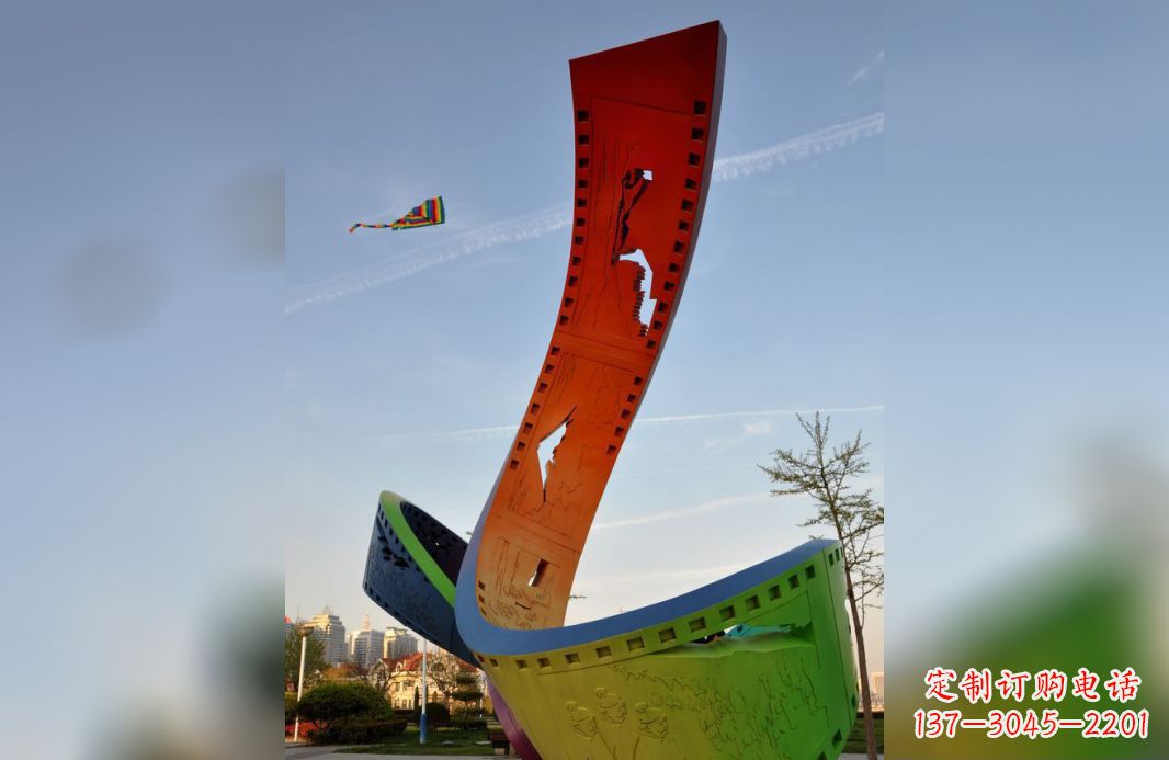 商丘不锈钢五彩胶卷广场雕塑——现代美学的象征