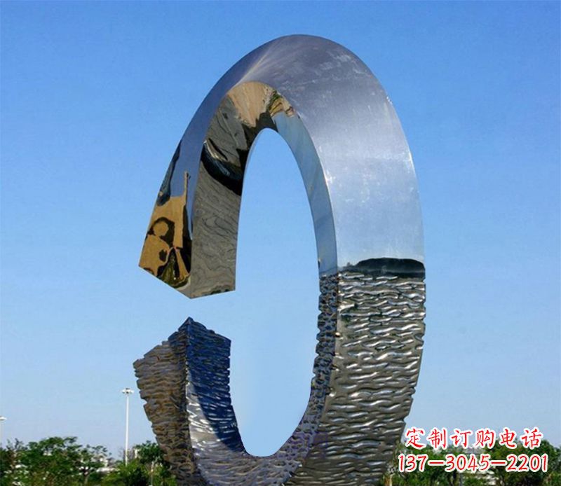 商丘环绕着美好的景观雕塑