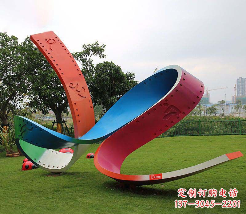 商丘彩色不锈钢胶卷雕塑
