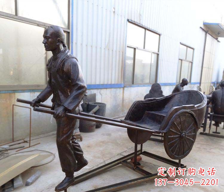 商丘青铜车夫雕塑致敬车夫的贡献