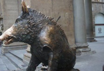 商丘野猪雕塑给步行街带来美丽风景