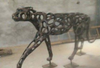 商丘珍贵的豹雕塑——金钱豹公园的标志