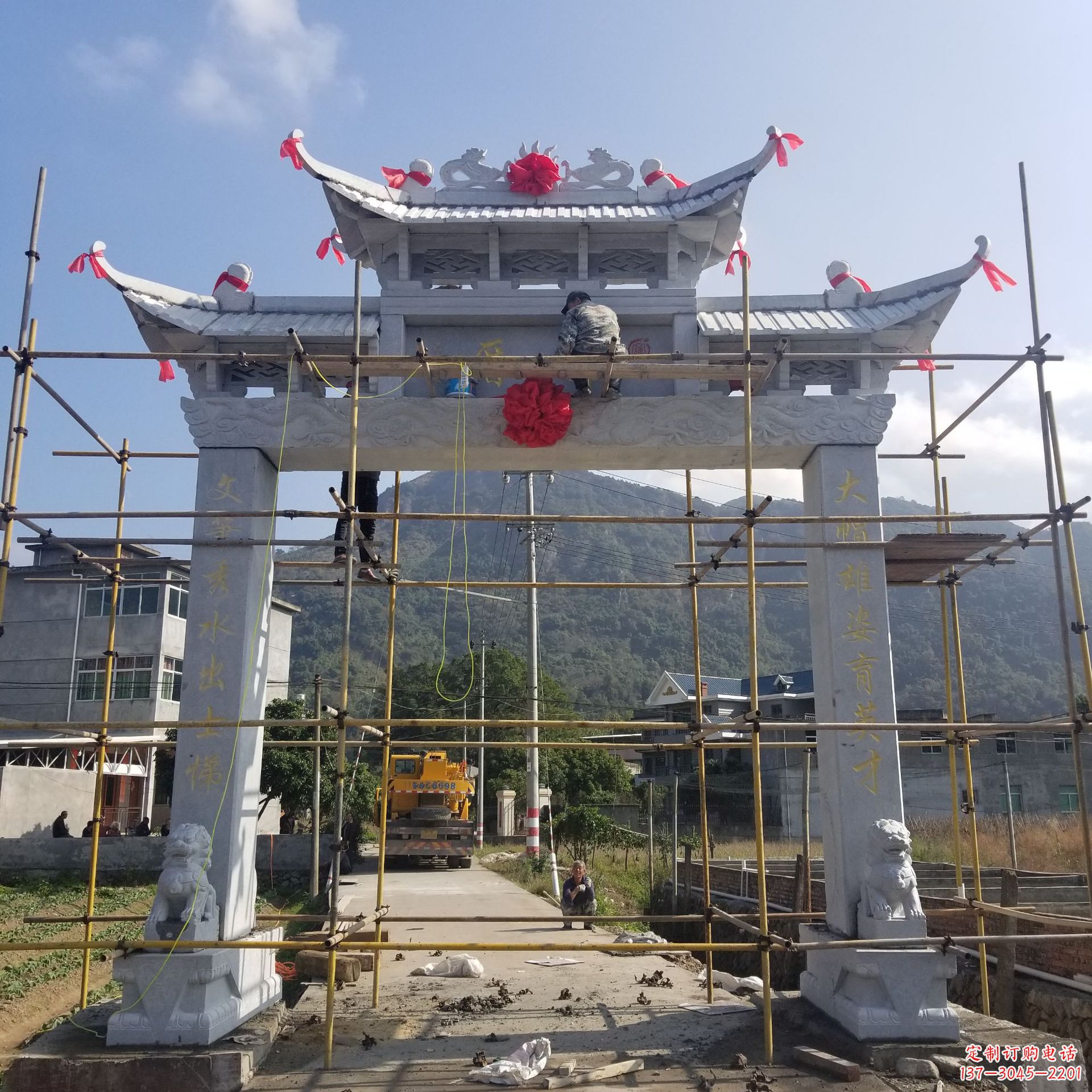 商丘精美的牌坊雕塑,点亮村口