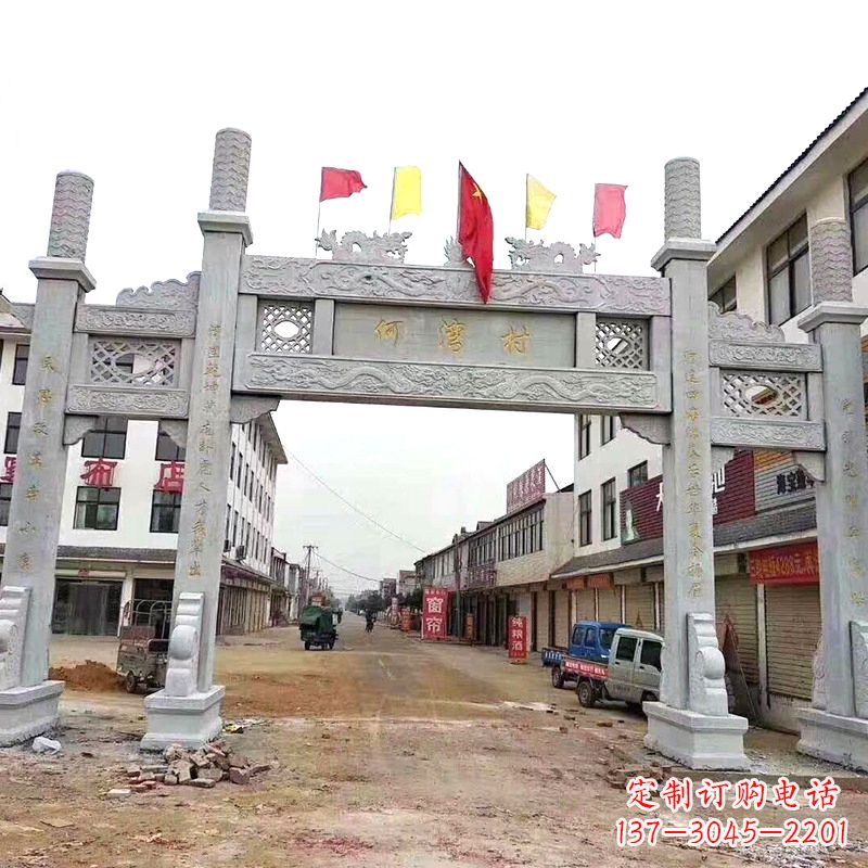 商丘村口三间四柱无楼牌坊