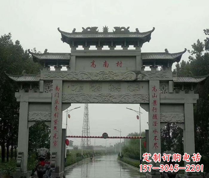 商丘村口的石雕牌楼——缅怀传统文化