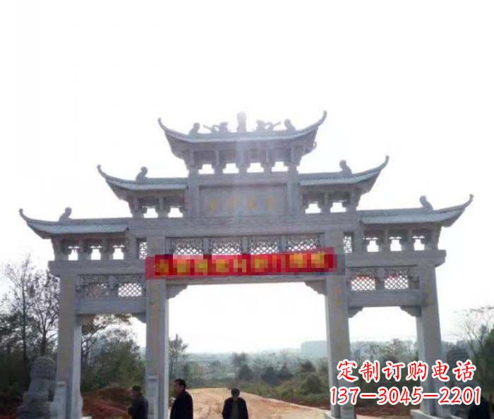 商丘三门石雕牌楼古老而精美的雕塑