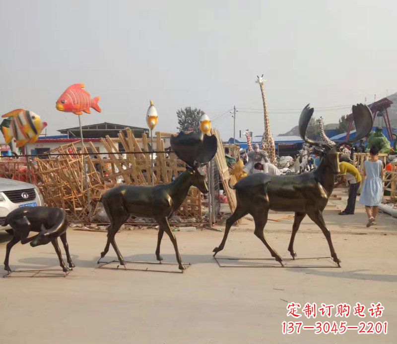 商丘大角鹿群的铜雕美丽的艺术精品