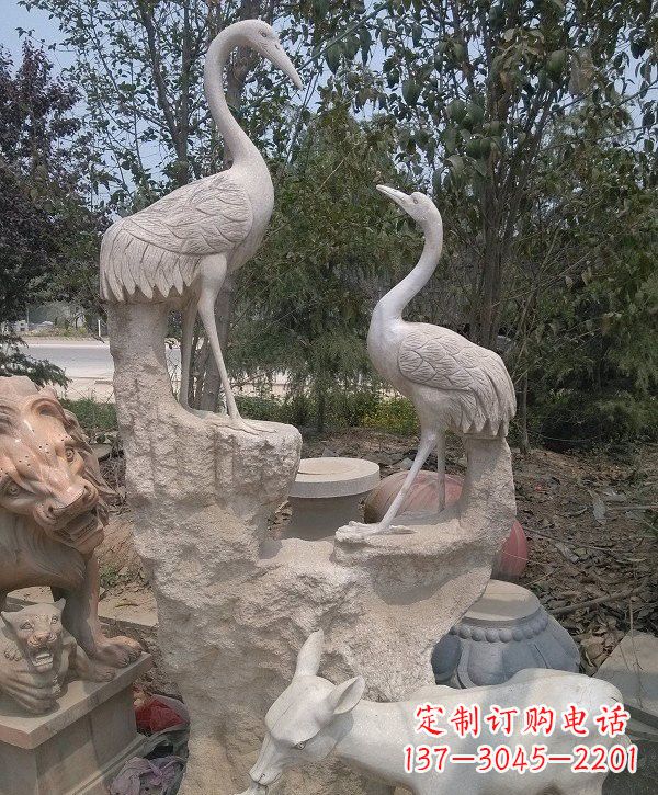 商丘静谧优雅的丹顶鹤雕塑