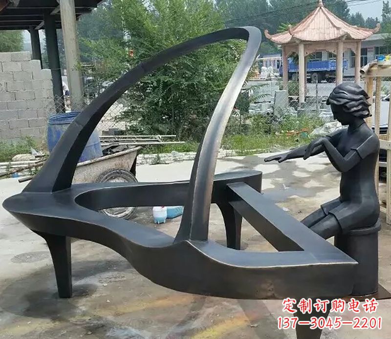 商丘弹钢琴广场抽象铜雕