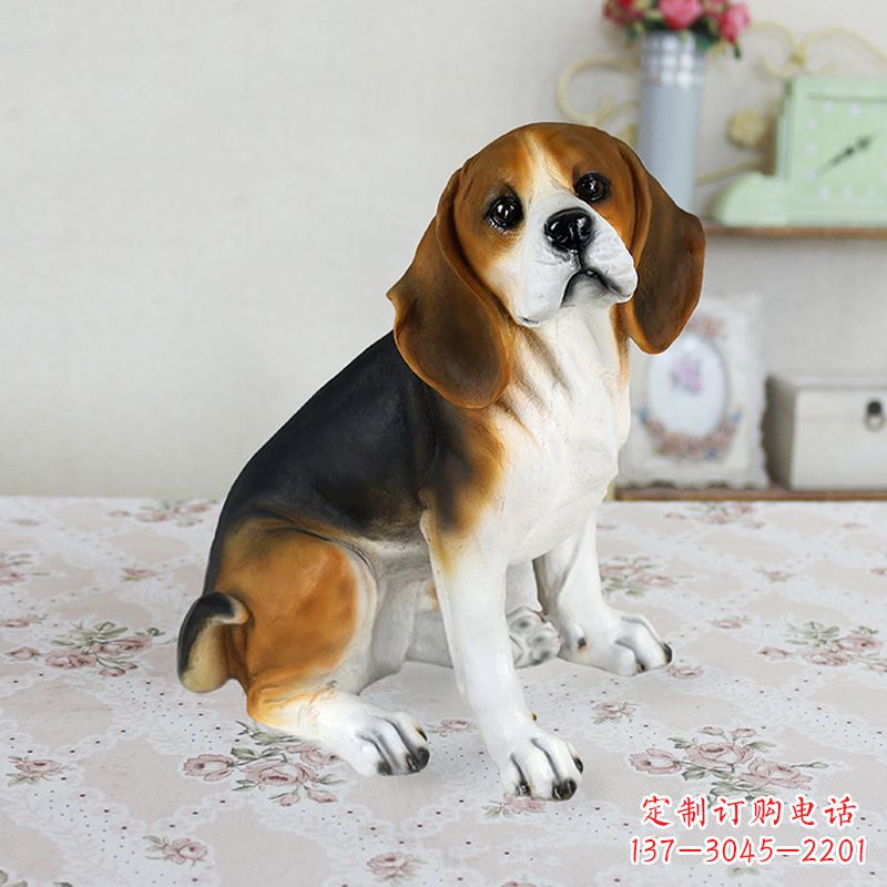 商丘玻璃钢蹲姿仿真比格犬雕塑
