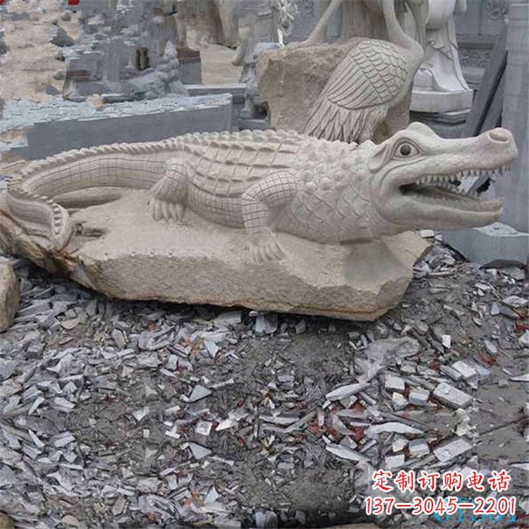 商丘鳄鱼黄沙岩动物石雕精致装饰您的家
