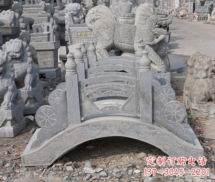 商丘风格独特的仿古小型石拱桥雕塑