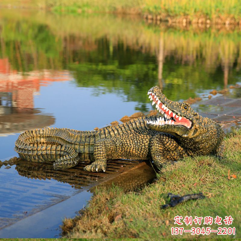 商丘仿真鳄鱼雕塑湿地公园水塘水景动物摆件
