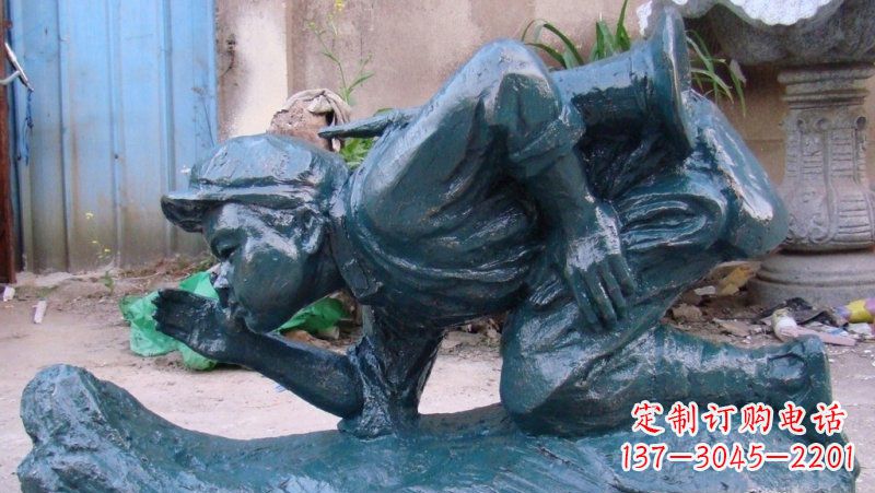 商丘传统文化符号——小红军冲锋号雕塑