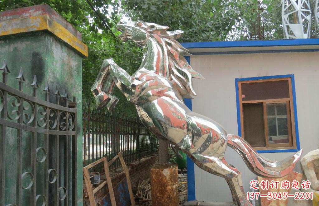 商丘优雅凌厉的不锈钢奔跑马雕塑