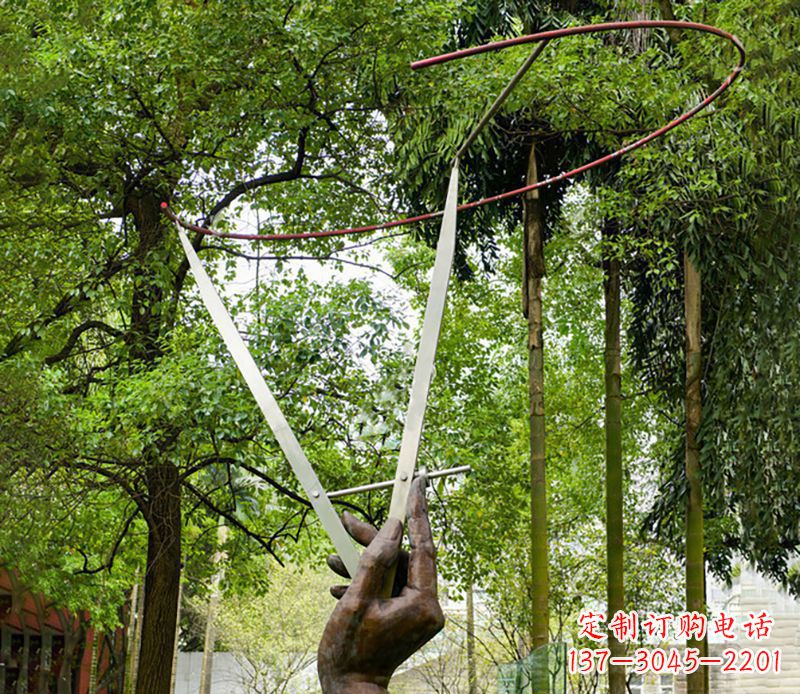 商丘不锈钢圆规雕塑展示精致繁华
